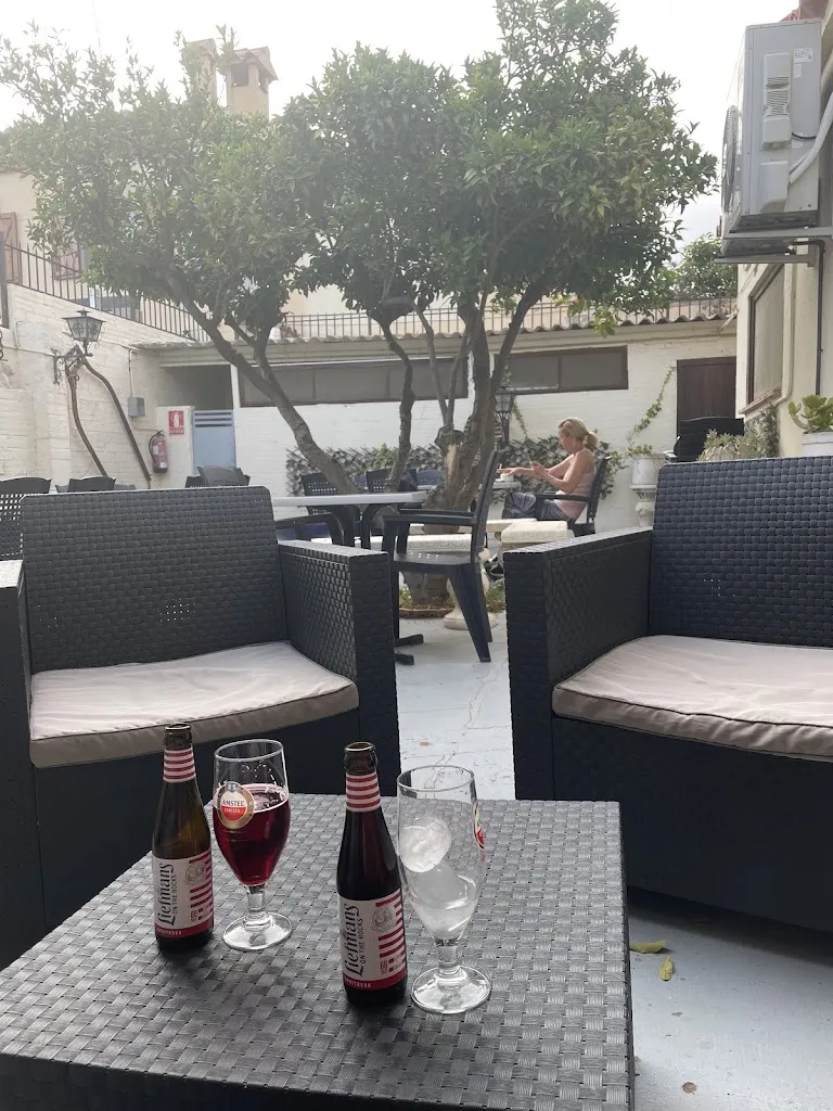 Bar Cal Pintor - El salón de Palau restaurant in Palau-saverdera