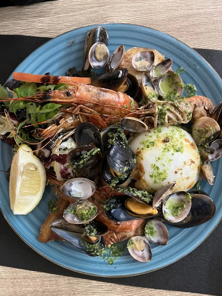 Lana Volk_Roses lll_Palau-saverdera_review