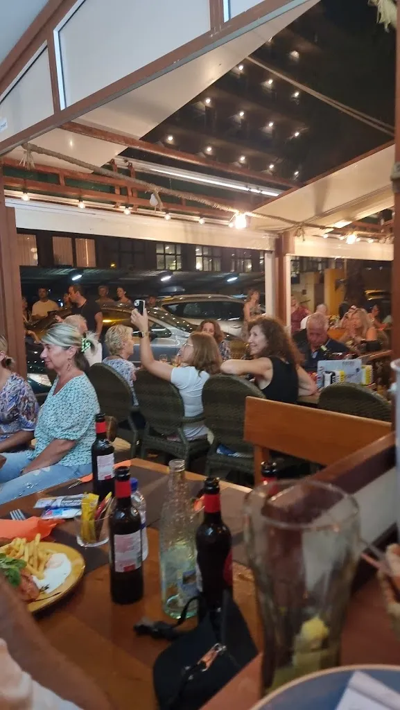 Roses lll_Palau-saverdera_slider_image_1