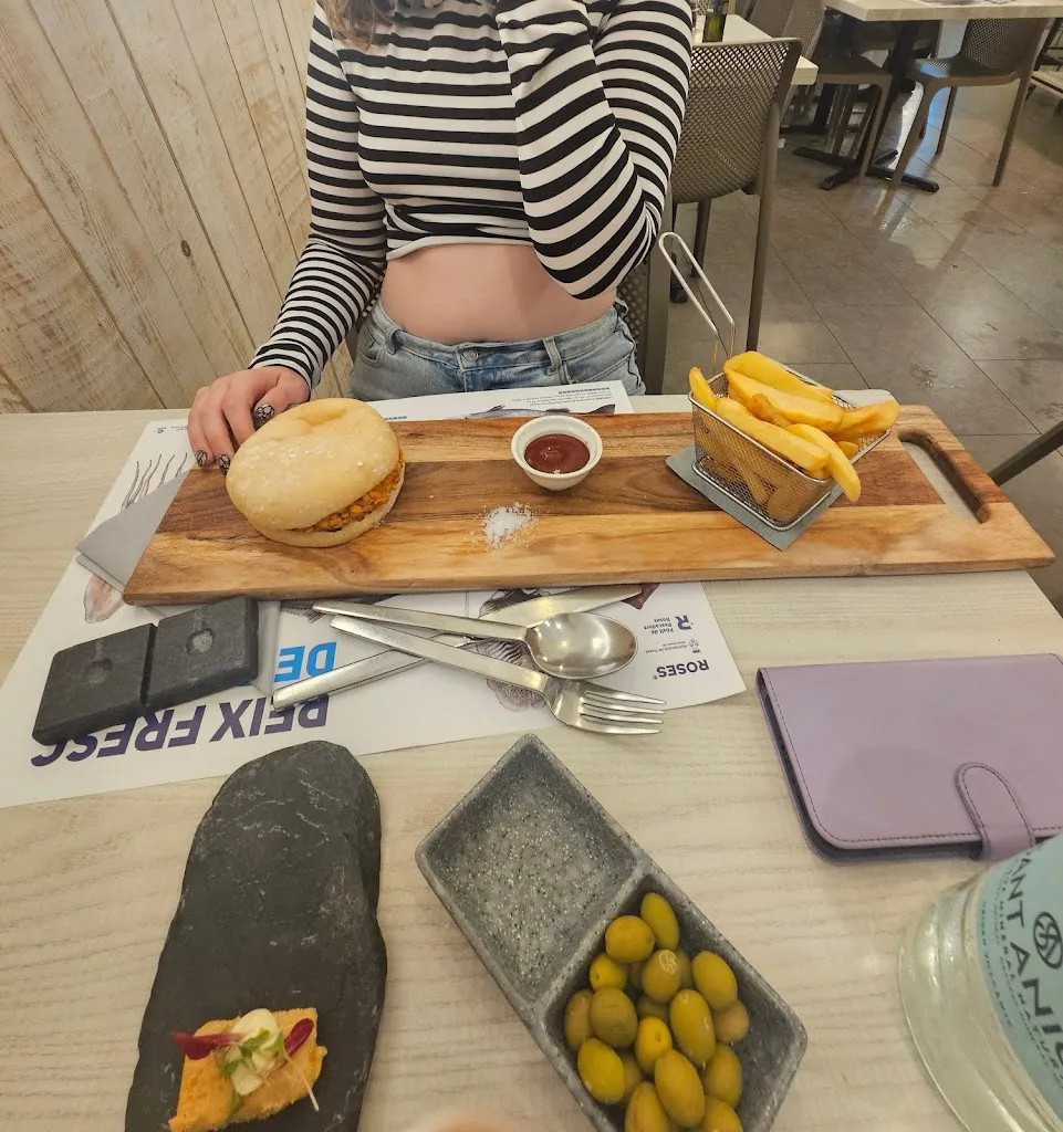 Naomi Jane_Restaurant Falconera_Palau-saverdera_review