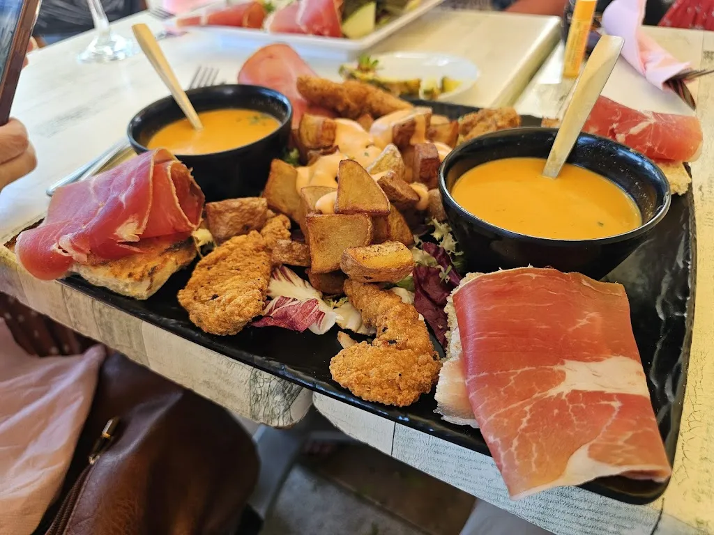 Jarrod Johnston_Restaurant Las Palmeras_Palau-saverdera_review