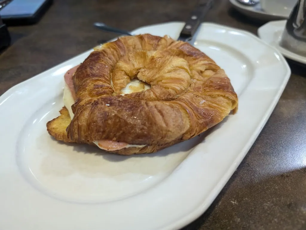 Robert Lugo_La Almudayna_Almudaina_review