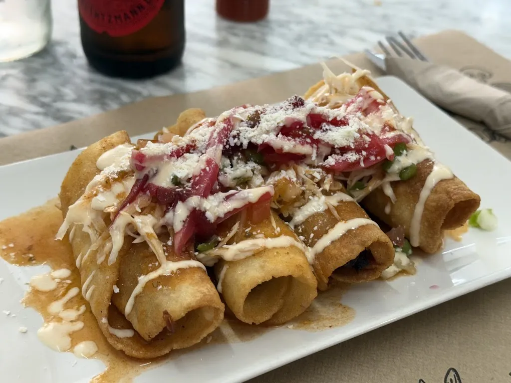 James Franklin_Travesia, Vive tu tierra_Olot_review