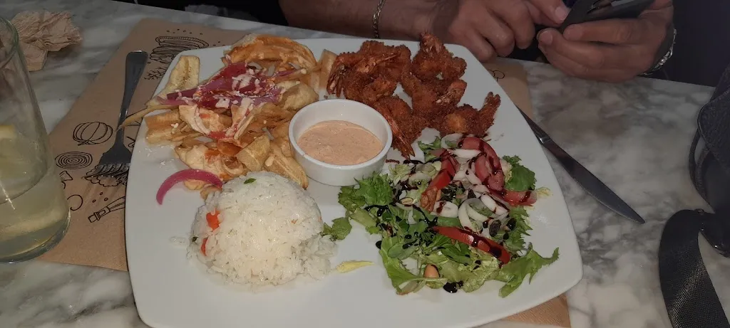 Nuria Vila Capa_Travesia, Vive tu tierra_Olot_review