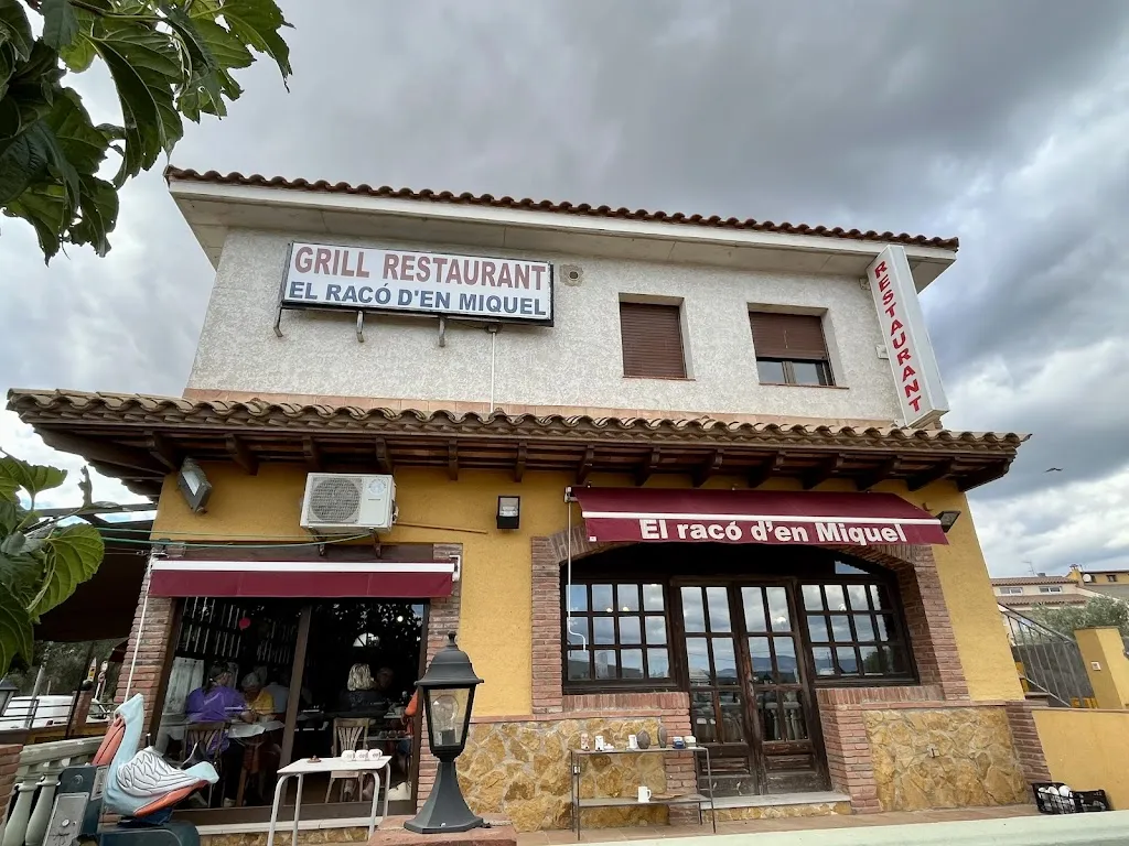 El Racó d'En Miquel_Pont de Molins_slider_image_1