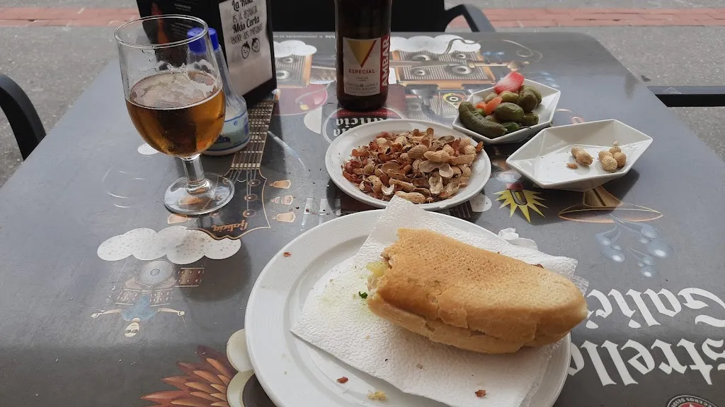 Manuel Aznar_Bar la Llar_Alqueria dAsnar l_review