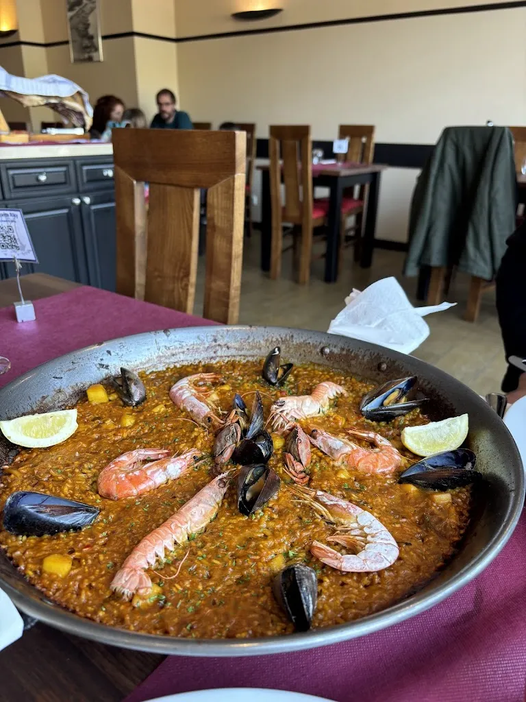 Minh Z._Bar Restaurant Riky_Portbou_review