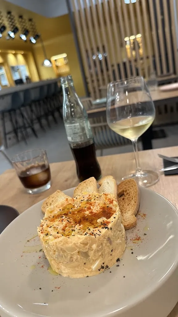 Dymitr Kostrica_Hangry by Tario_Albatera_review