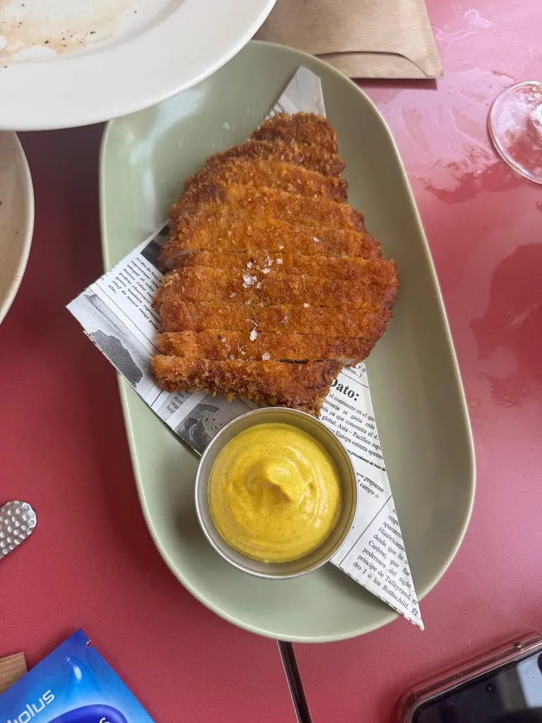 Elena Rajo Lopez_Lianas_Palamós_review