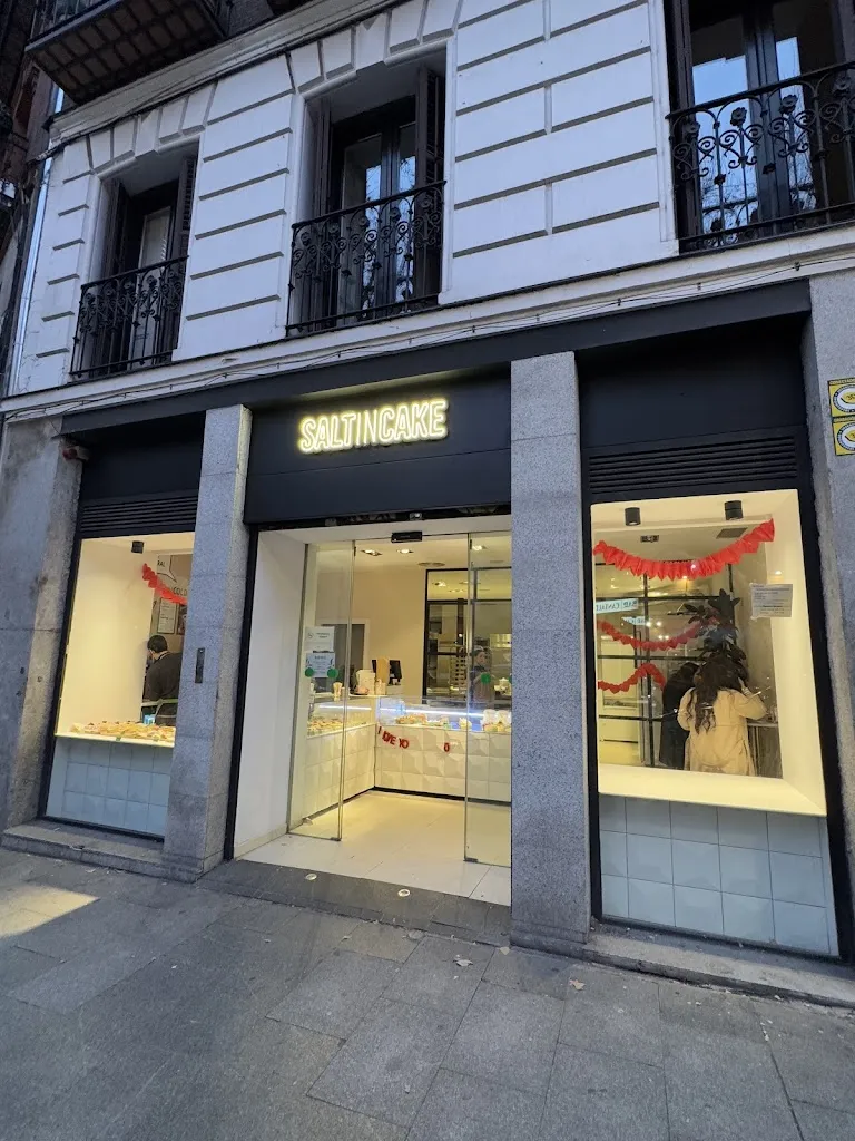 Salt In Cake_Salt_slider_image_1