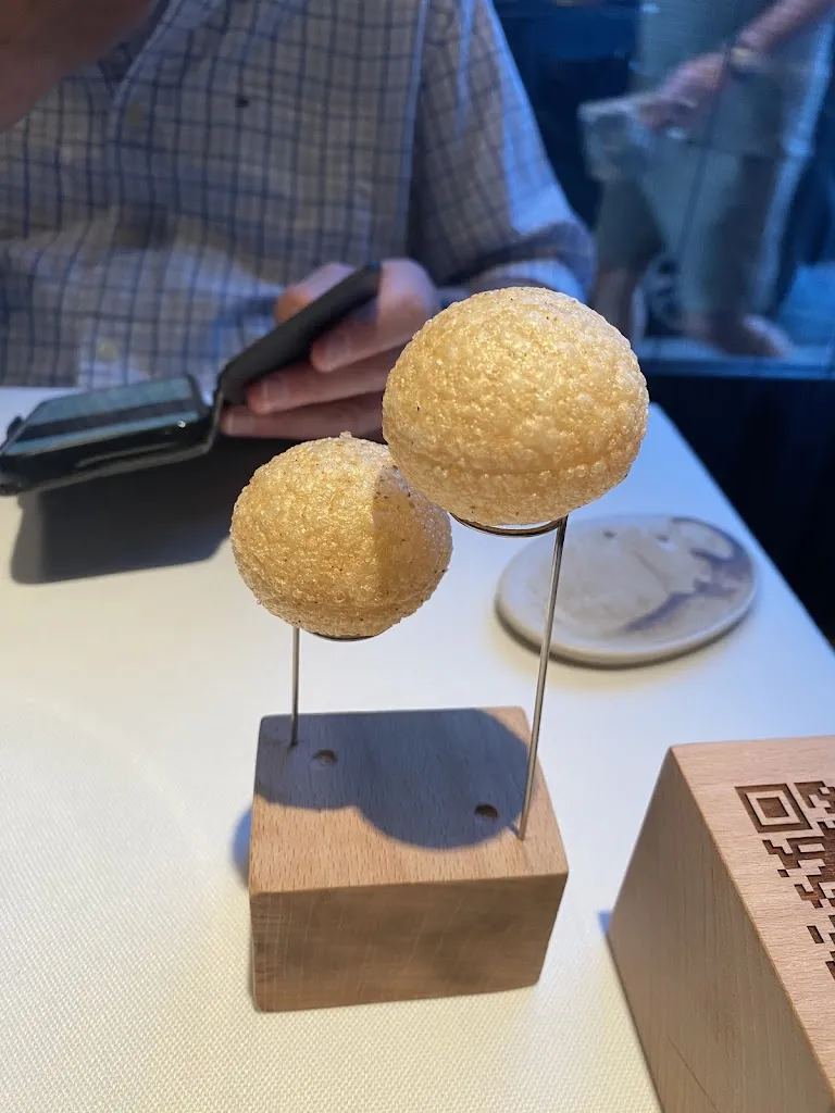 Chelle Huang_Restaurant Sumac_Roses_Bewertung