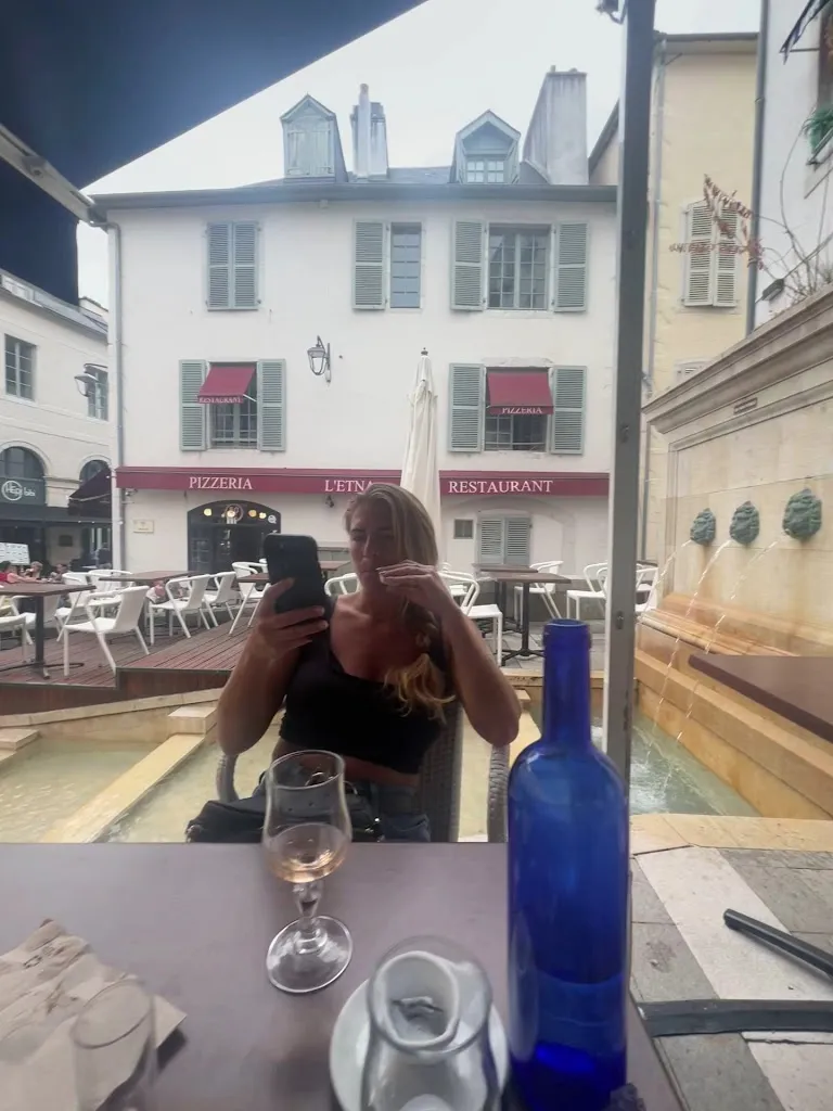 Stewart Weedon_Le Dauphin_Pau_review