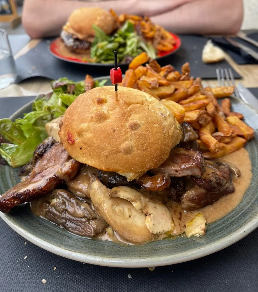 NO COMMENT_Pau_slider_image_2