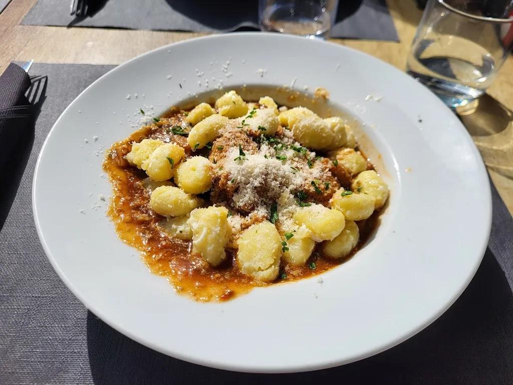 NO COMMENT_Pau_slider_image_3