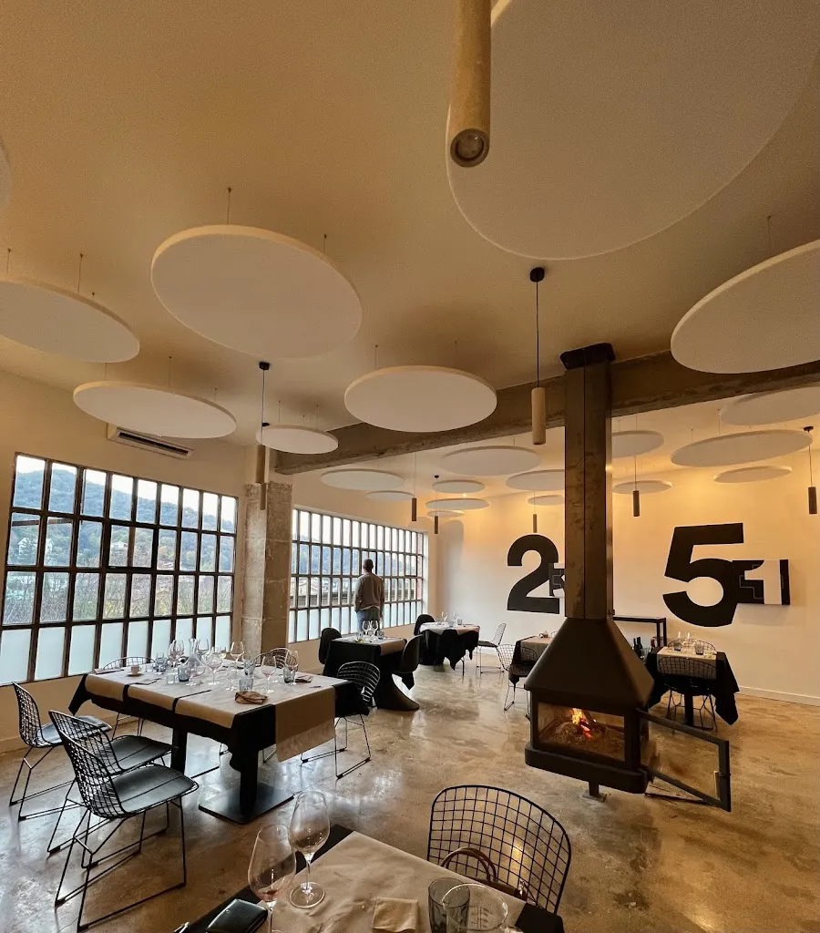 Espai gastronòmic 5+1 restaurant in Sant Feliu de Pallerols