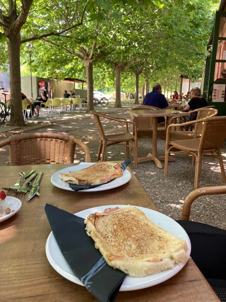 Pedals Moving_Bar - Oficina de Turisme L'Estació_Sant Feliu de Pallerols_review