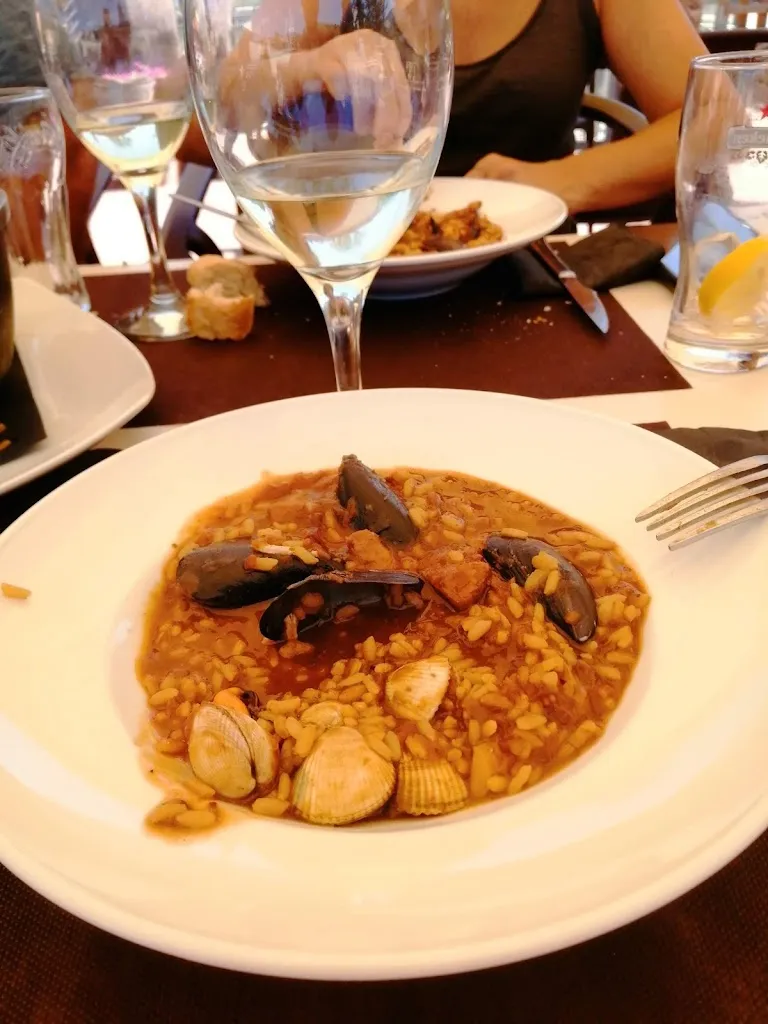 Juani Romero Quiñones_Bar la ponderosa_Sant Feliu de Pallerols_review