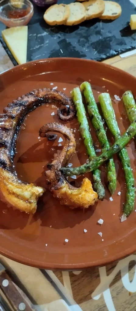 angel guardia_Bar Restaurant La Terrassa D’en Quel_Sant Gregori_review