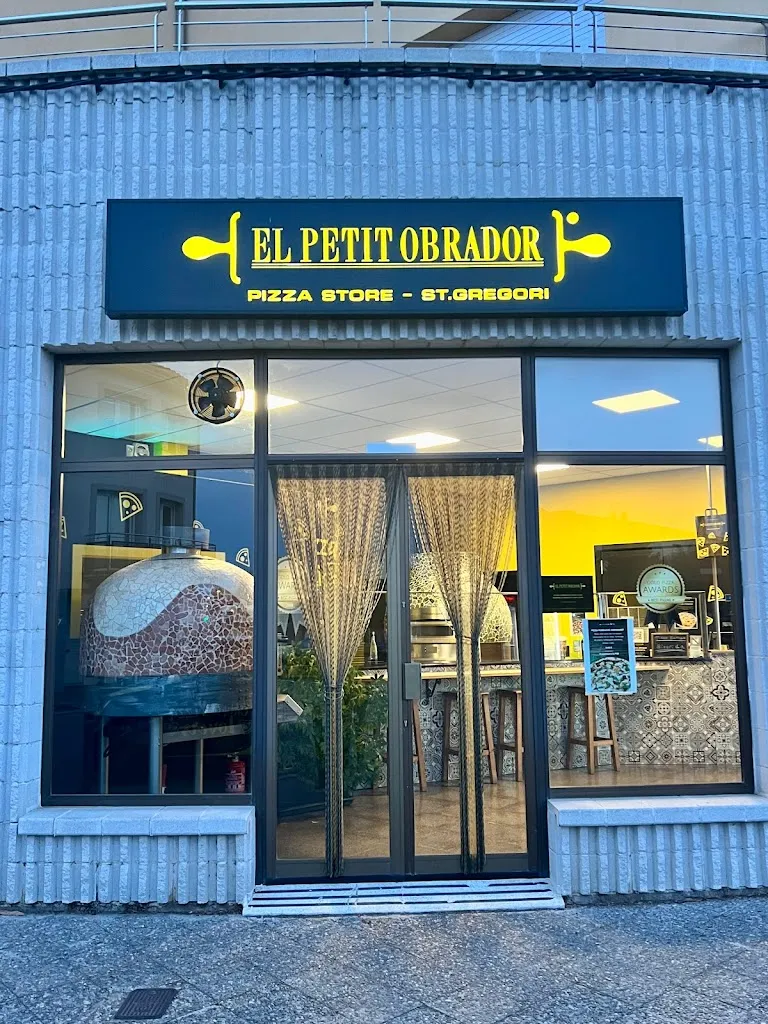 PIZZA El Petit Obrador Sant Gregori restaurant in Sant Gregori
