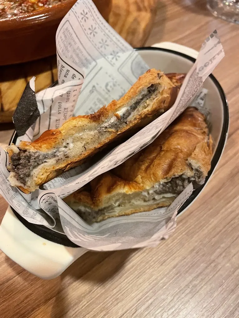 Valentina Thörner_SAPS QUÈ RESTAURANT(TANCAT PER VACANCES FINS EL DIA 2 D’OCTUBRE)_Sant Hilari Sacalm_review