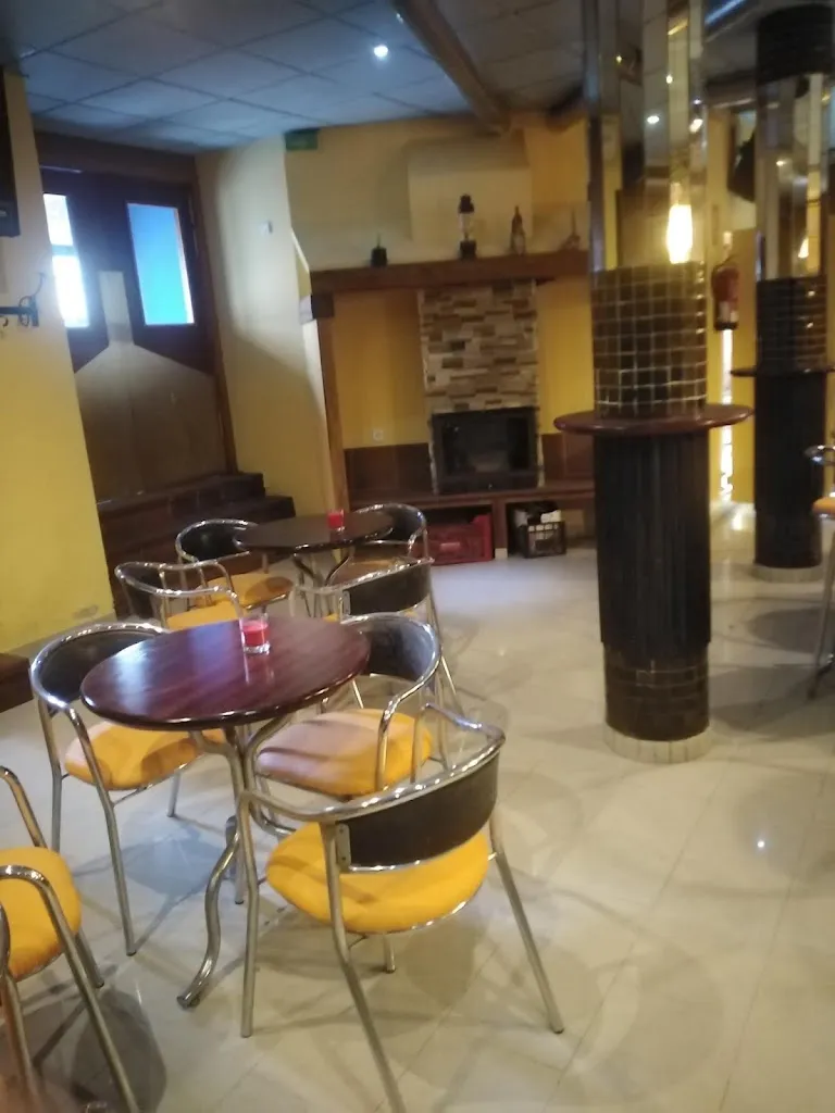 Hussain Pizzeria Kebab rario. 11.00 am y. 12.00 pm restaurant in Sant Hilari Sacalm