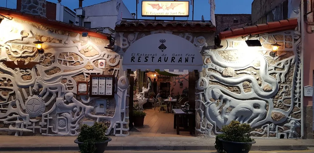 Restaurant El Ratpenat restaurant in Sant Pere Pescador
