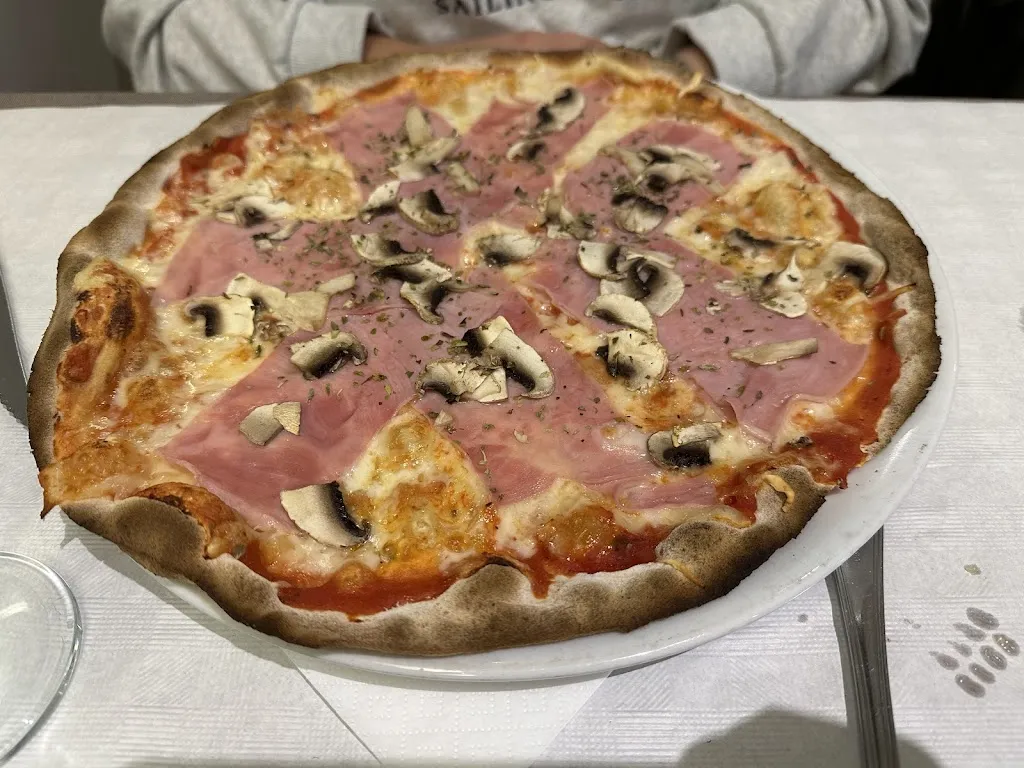 RESTAURANT PIZZERIA VENÈCIA_Sant Julià del Llor i Bonmatí_slider_image_1