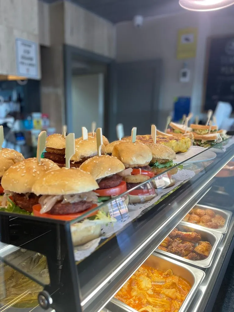 Restaurant Club Tennis Figueres_Santa Llogaia dÀlguema_slider_image_2