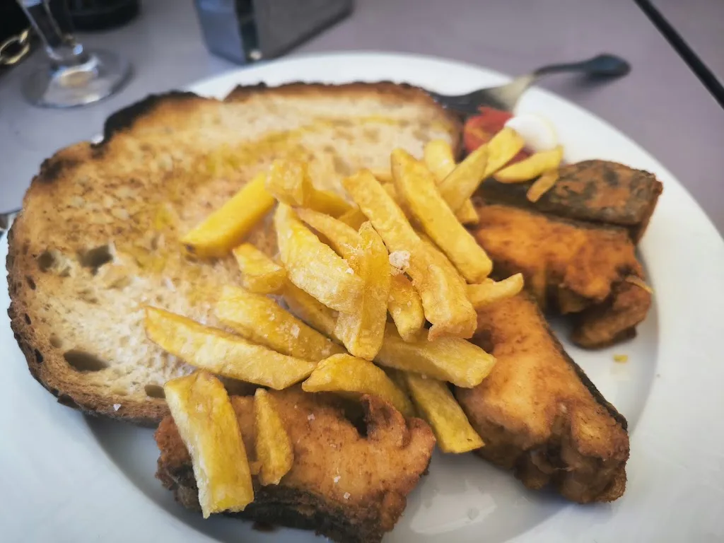 Laura Salas Collado_El Racó de la Vila a Vilajuïga_Santa Llogaia dÀlguema_recensione