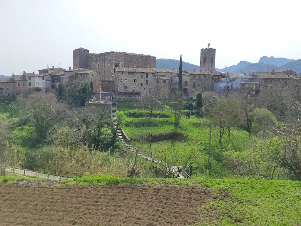 Nigel Hicks_Can Pauet_Santa Pau_review