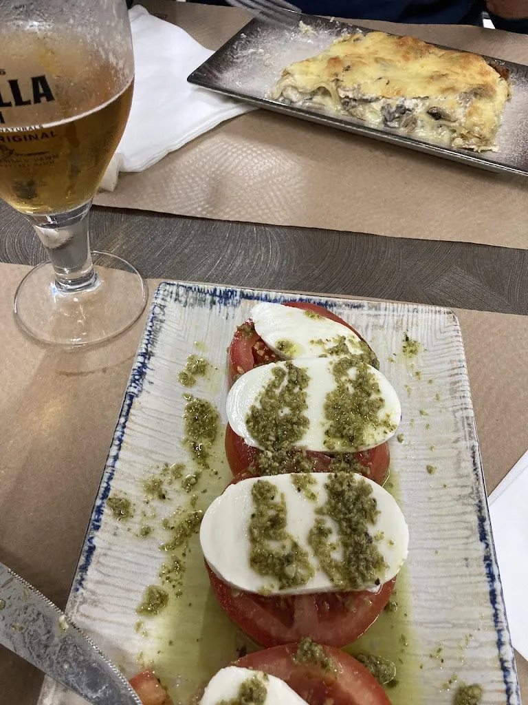 Helena Hasse_Forquilla i ganivet_Sarrià de Ter_review