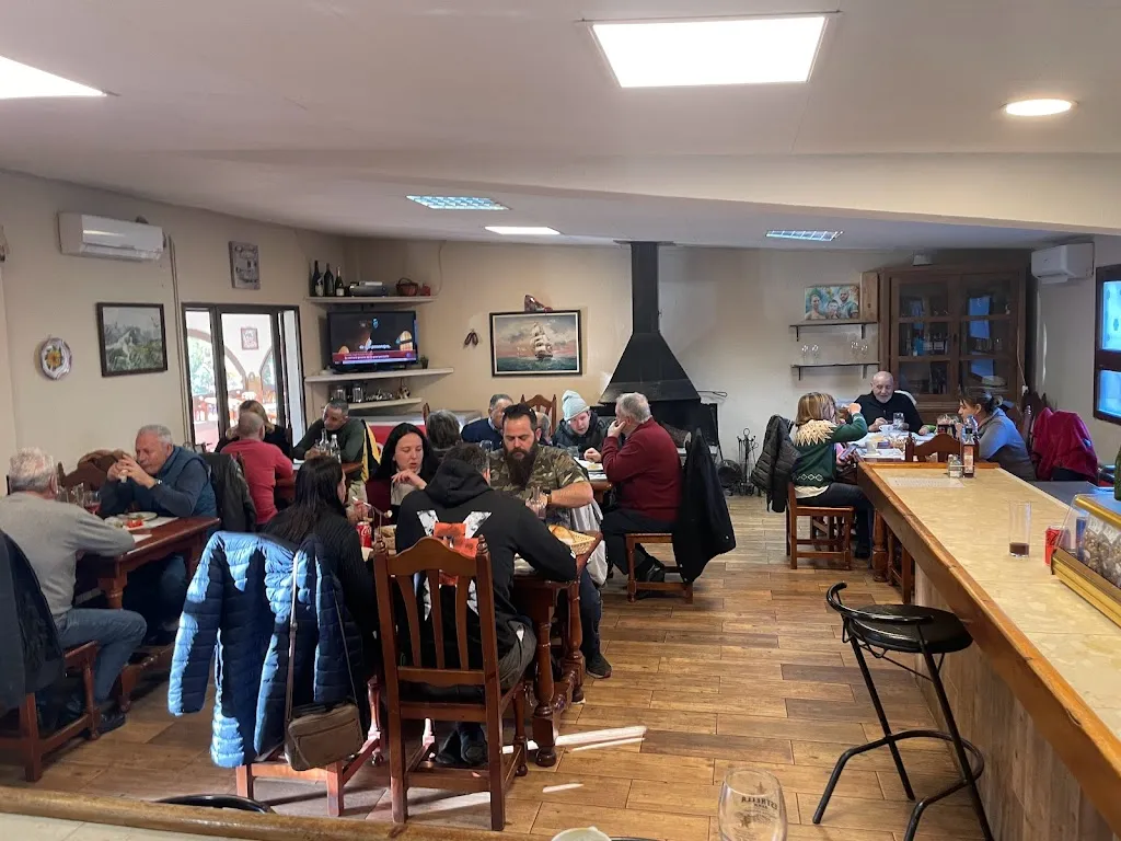 Bar-Restaurant Tramuntana restaurant in Saus  Camallera i Llampaies