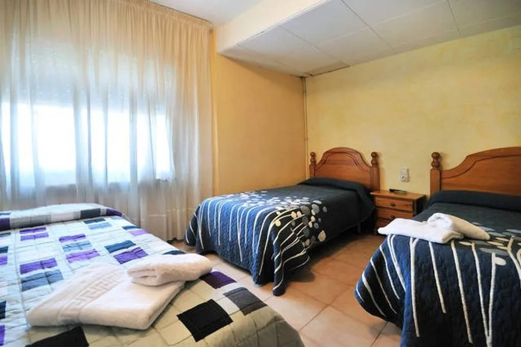 Pensió L'Avi Pep_Saus  Camallera i Llampaies_slider_image_3