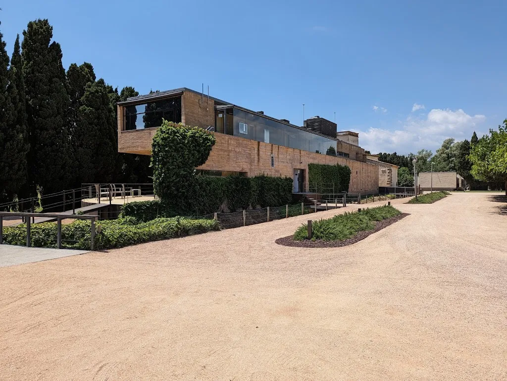 Paul Lavin_Molí del Mig_Serra de Daró_review