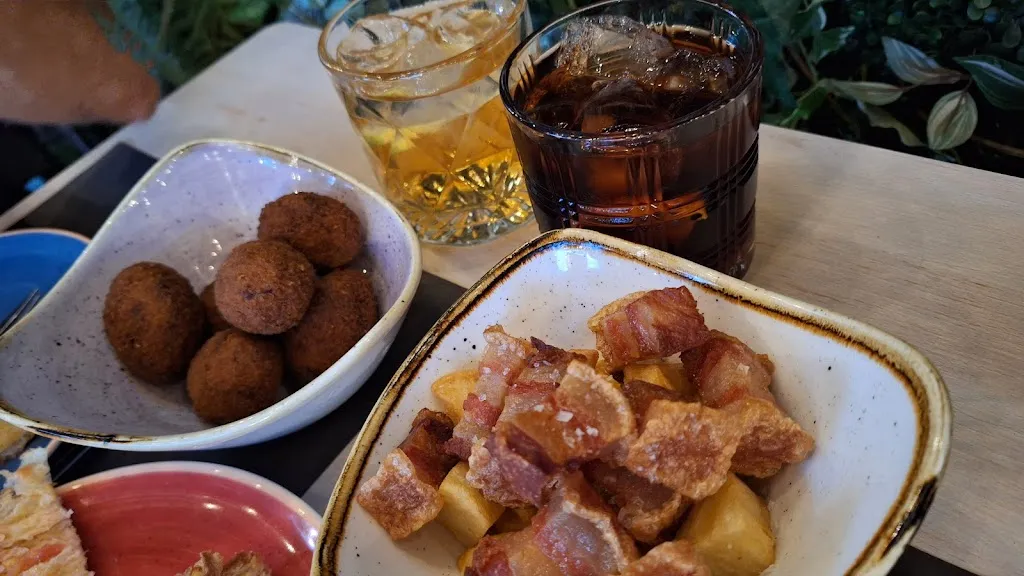 C M_La Vermuteria 1973_Santa Coloma de Farners_review