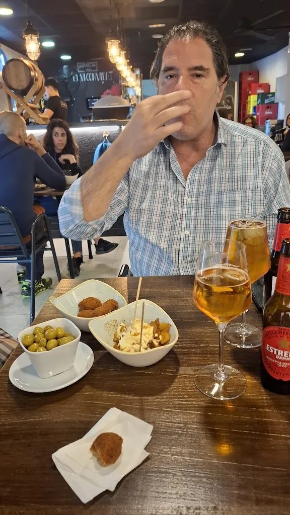 Mónica Cáceres_La Vermuteria 1973_Santa Coloma de Farners_review