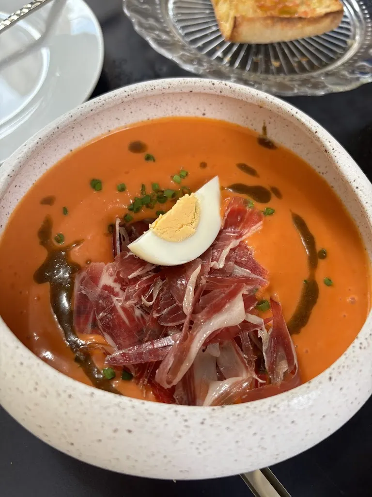 Ksenia Korobeynikova_El Trinquet_Sant Feliu de Guíxols_review