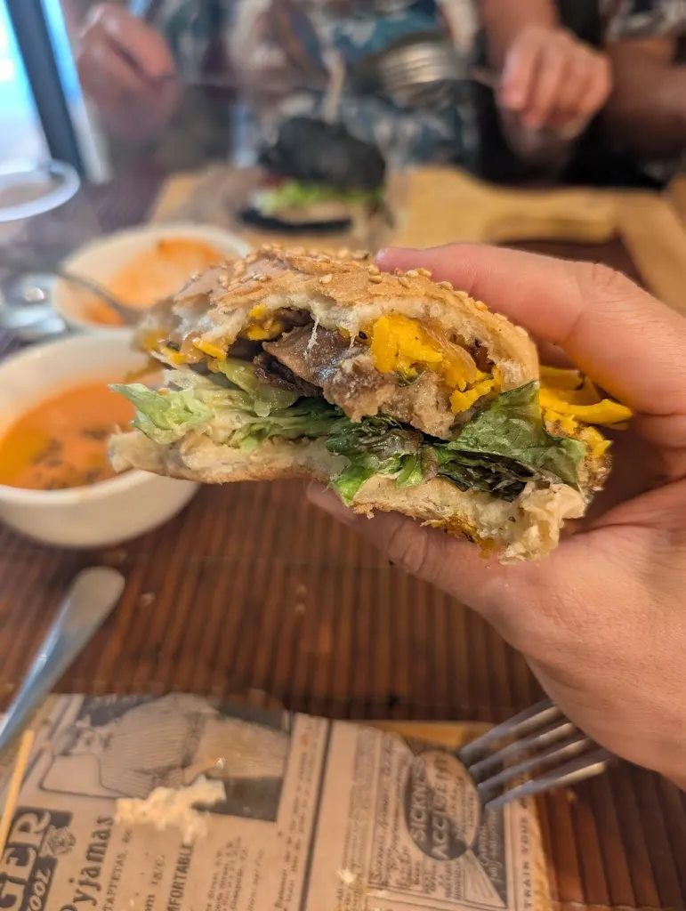 Isaac Llorente_Green&Burger by Biocenter Sant Feliu_Sant Feliu de Guíxols_review