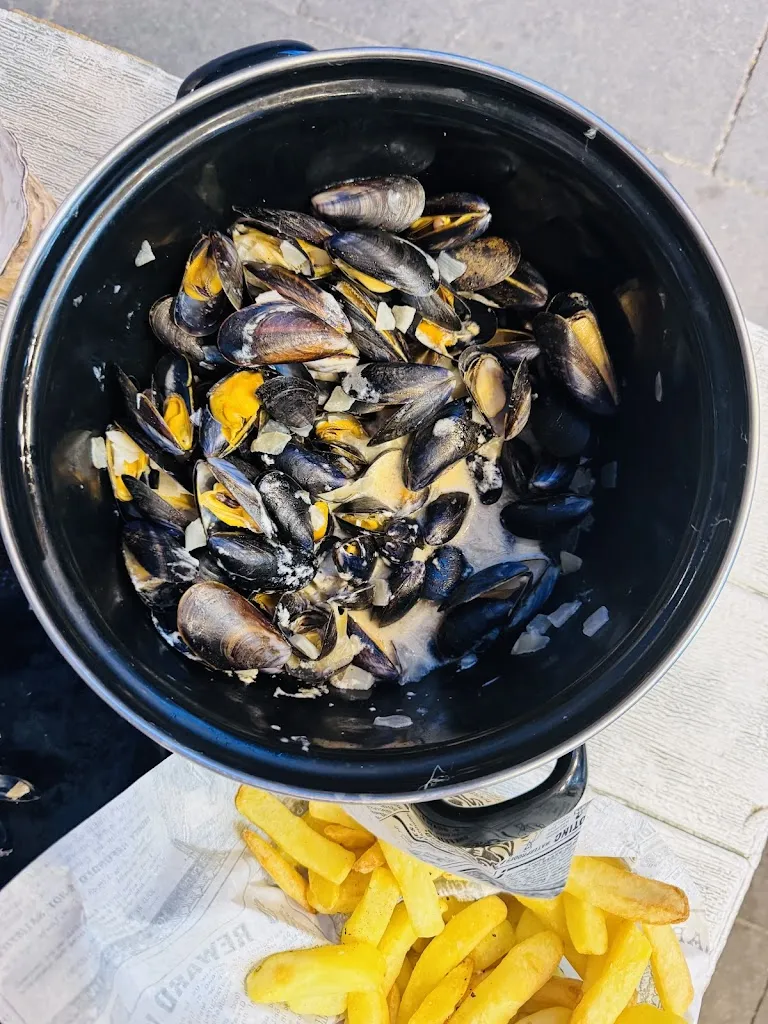 Deborah Eastwood_La Perla del Mar_Sant Feliu de Guíxols_review