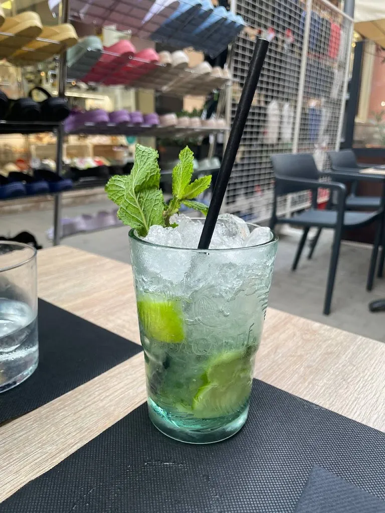 Ma6ka F_220 sushi_Sant Feliu de Guíxols_review