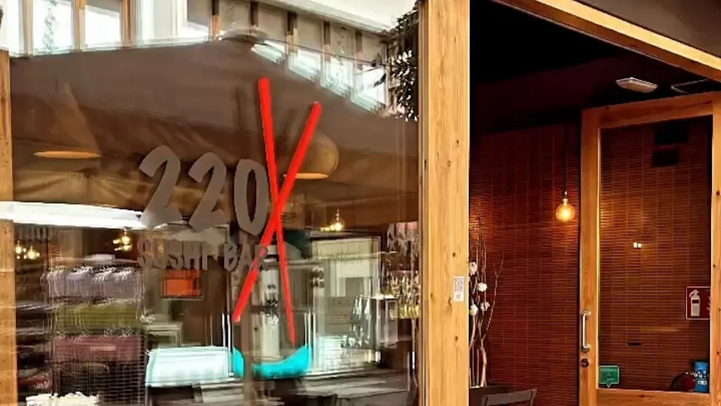 220 sushi restaurant in Sant Feliu de Guíxols