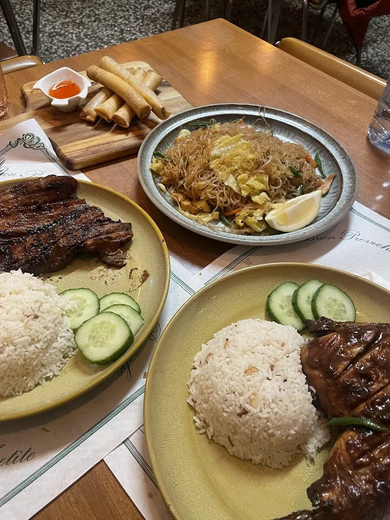 Precious Niña Gallora_FILIPINO LA FAMILIA RESTAURANTE BAR Y BRASA_Sant Feliu de Guíxols_recensione