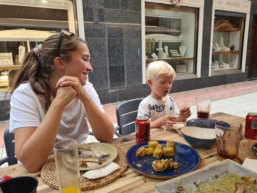 Henning Lahn_Bar Taverna La Gaviota_Sant Feliu de Guíxols_recensione