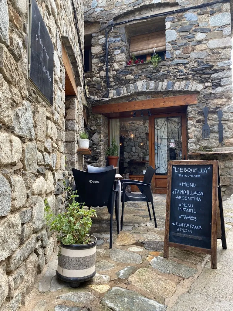Hostal & Restaurant L´Esquella restaurant in Setcases