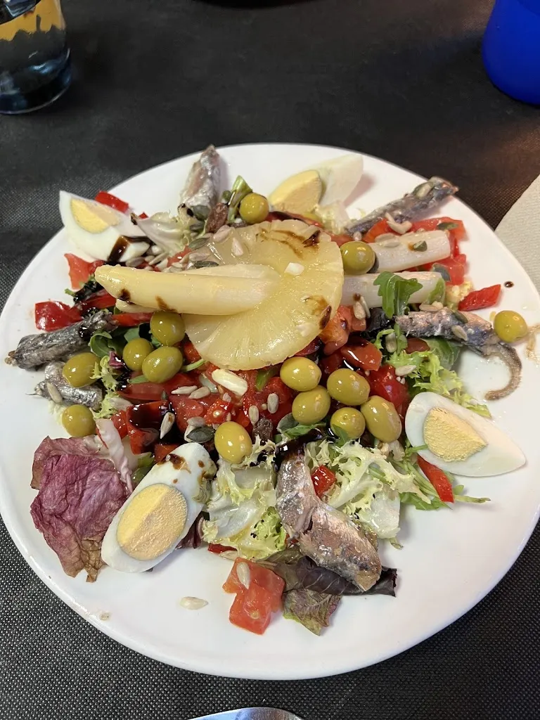 Jaycito Miller_Hostal La Cabanya_Setcases_review