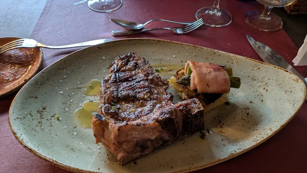 Sam Hall_Restaurant Bar Camelot_Torroella de Fluvià_review