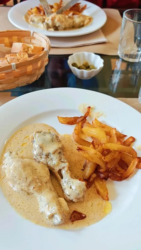 Claudia Barcelona_Bar Social La Plaça_Torroella de Fluvià_review