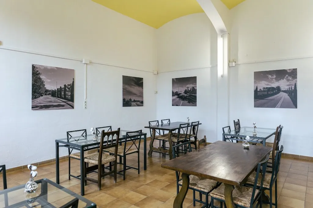 Bar Social La Plaça restaurant in Torroella de Fluvià