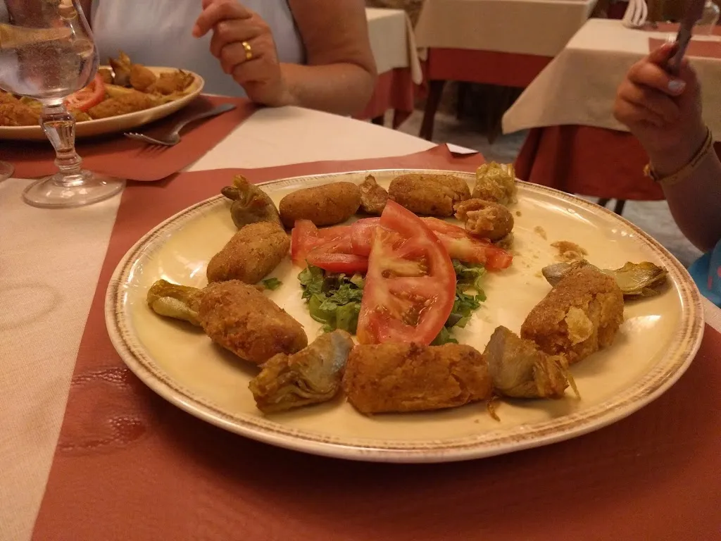 Geoff Roy_Hotel - Restaurant Fonda Mitjà_Torroella de Fluvià_review