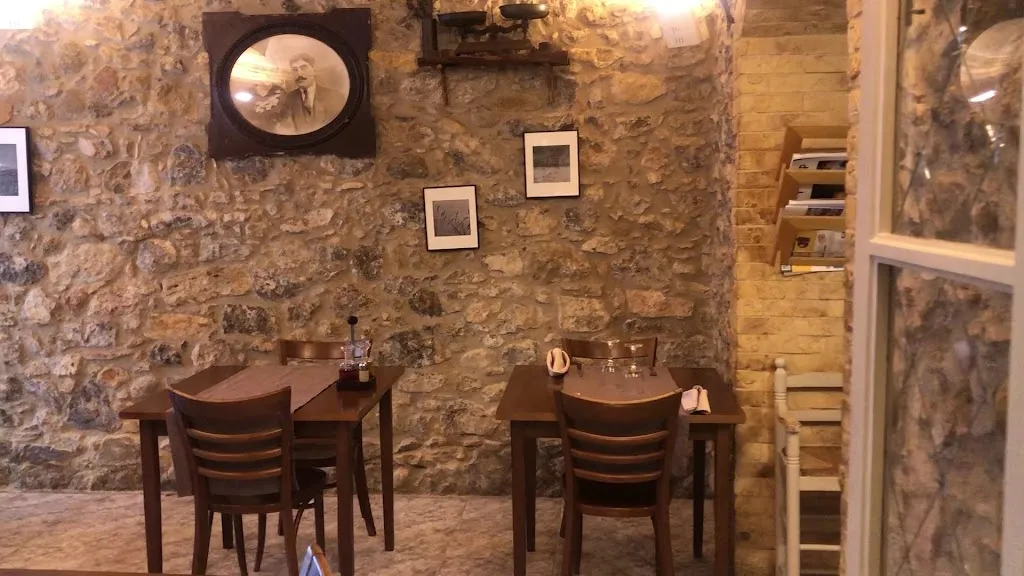 Hotel - Restaurant Fonda Mitjà_Torroella de Fluvià_slider_image_2